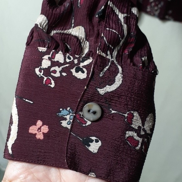 i.e. Silk shirt ie m 8 petite 8p pm mp burgundy red top blouse paisley floral - Picture 4 of 6